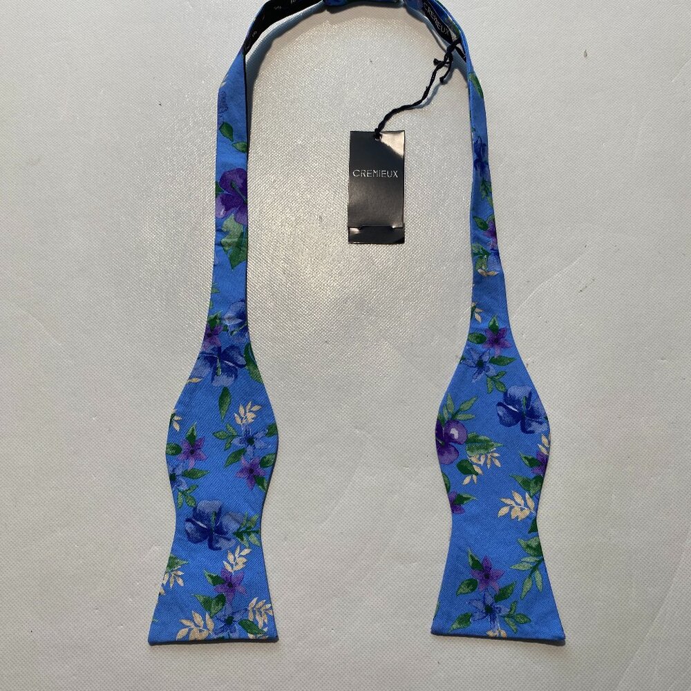 NEW- Cremieux Bowtie Bow Tie Adjustable Cotton - Blue Navy Floral - A54